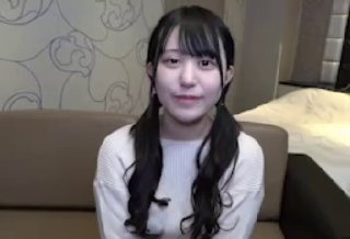 绝对精彩！极品尤物！双马尾无毛美穴，制服短裙高跟鞋，翘起屁股尿尿，水晶假屌深插小骚逼