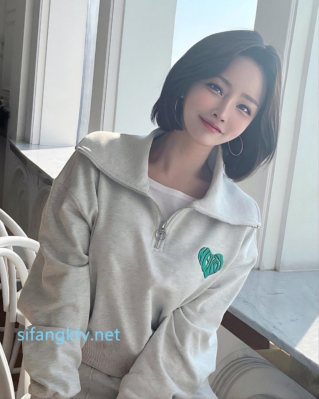 女人荫部100张图片（多部完整版视频已上传至下面简界）山东夫妻交换老婆第一次不太习惯